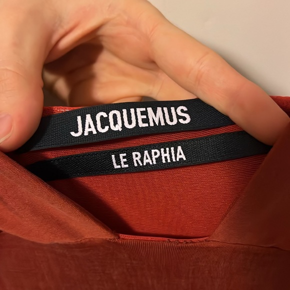 JACQUEMUS - Praia washed cupro midi dress in brick - Picture 7 of 8